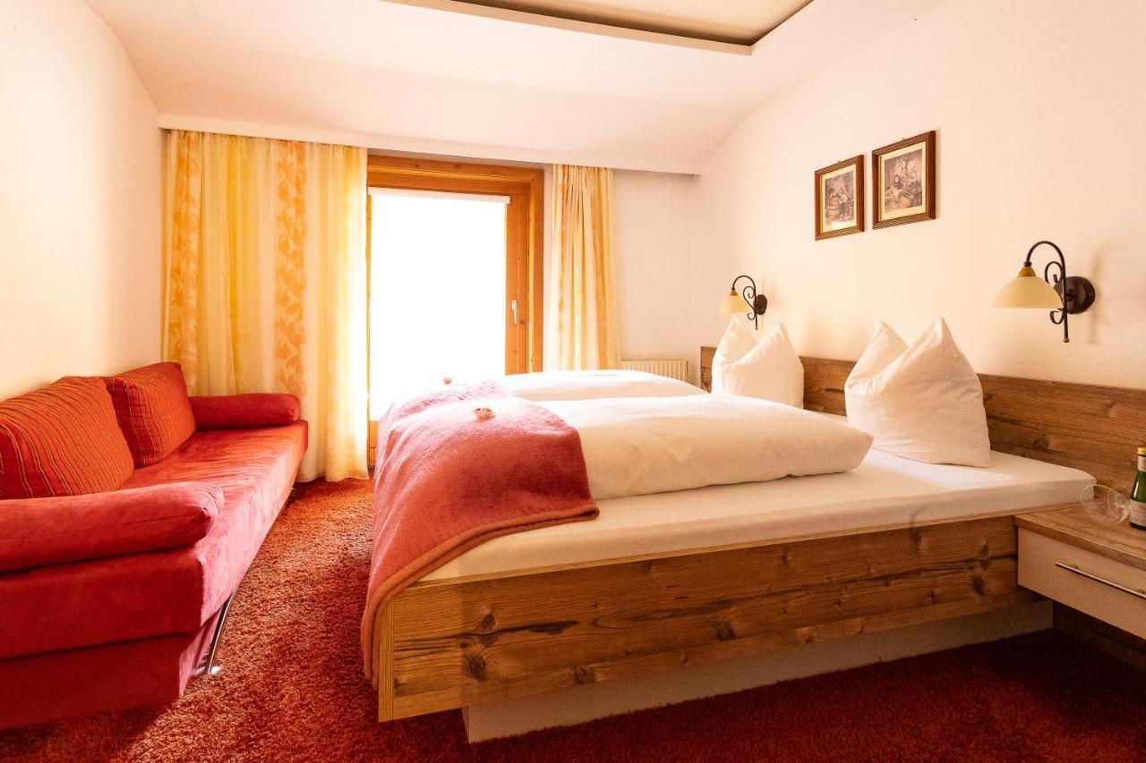 Petererhof Hotel แกร์ลอส ภายนอก รูปภาพ