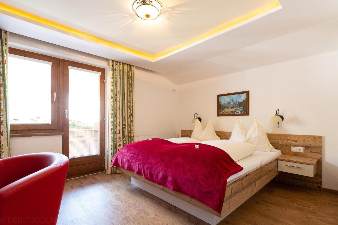 Petererhof Hotel แกร์ลอส ภายนอก รูปภาพ